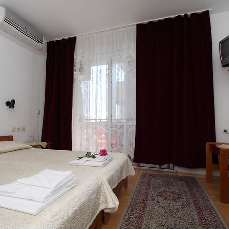 Family Hotel Verona Sozopol Bagian luar foto