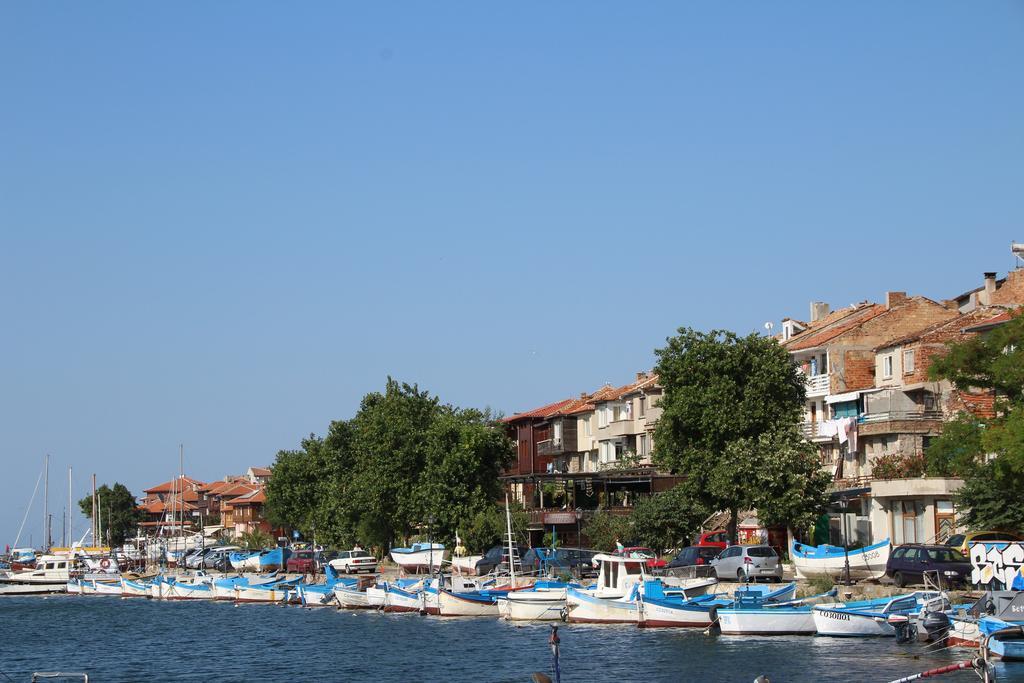 Family Hotel Verona Sozopol Bagian luar foto