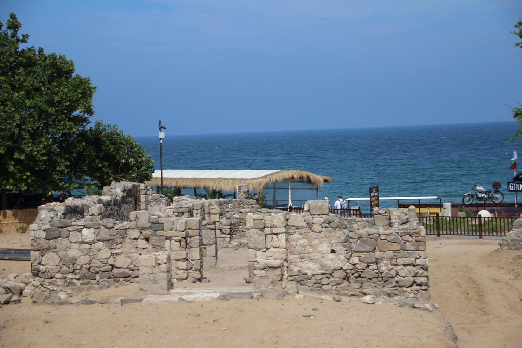 Family Hotel Verona Sozopol Bagian luar foto