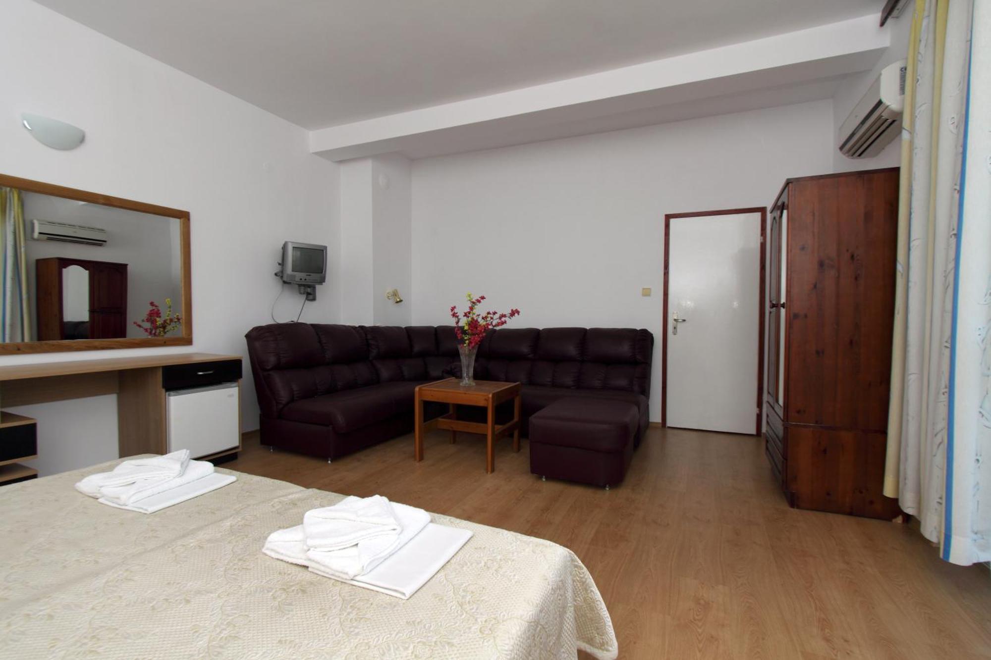 Family Hotel Verona Sozopol Bagian luar foto