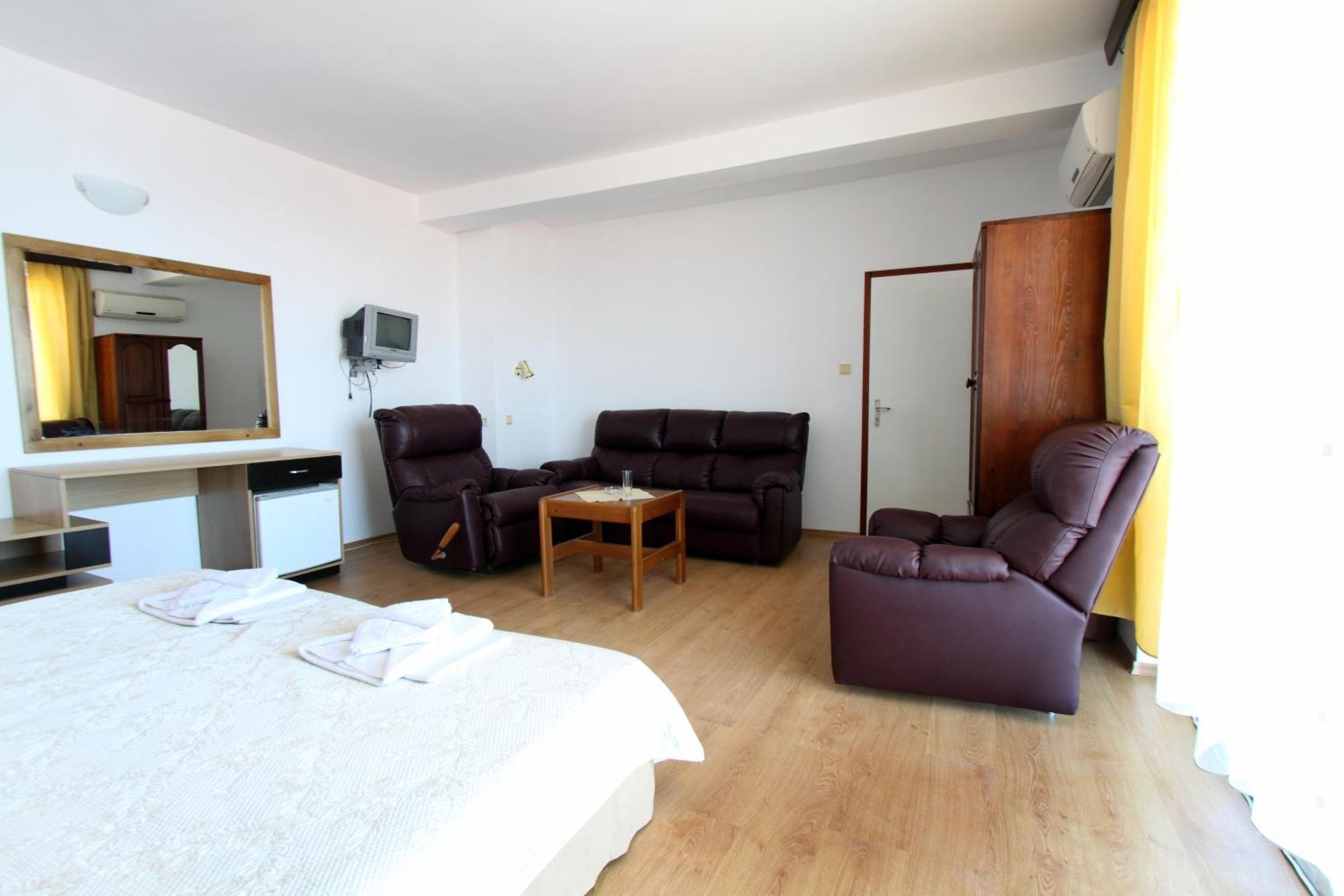 Family Hotel Verona Sozopol Bagian luar foto