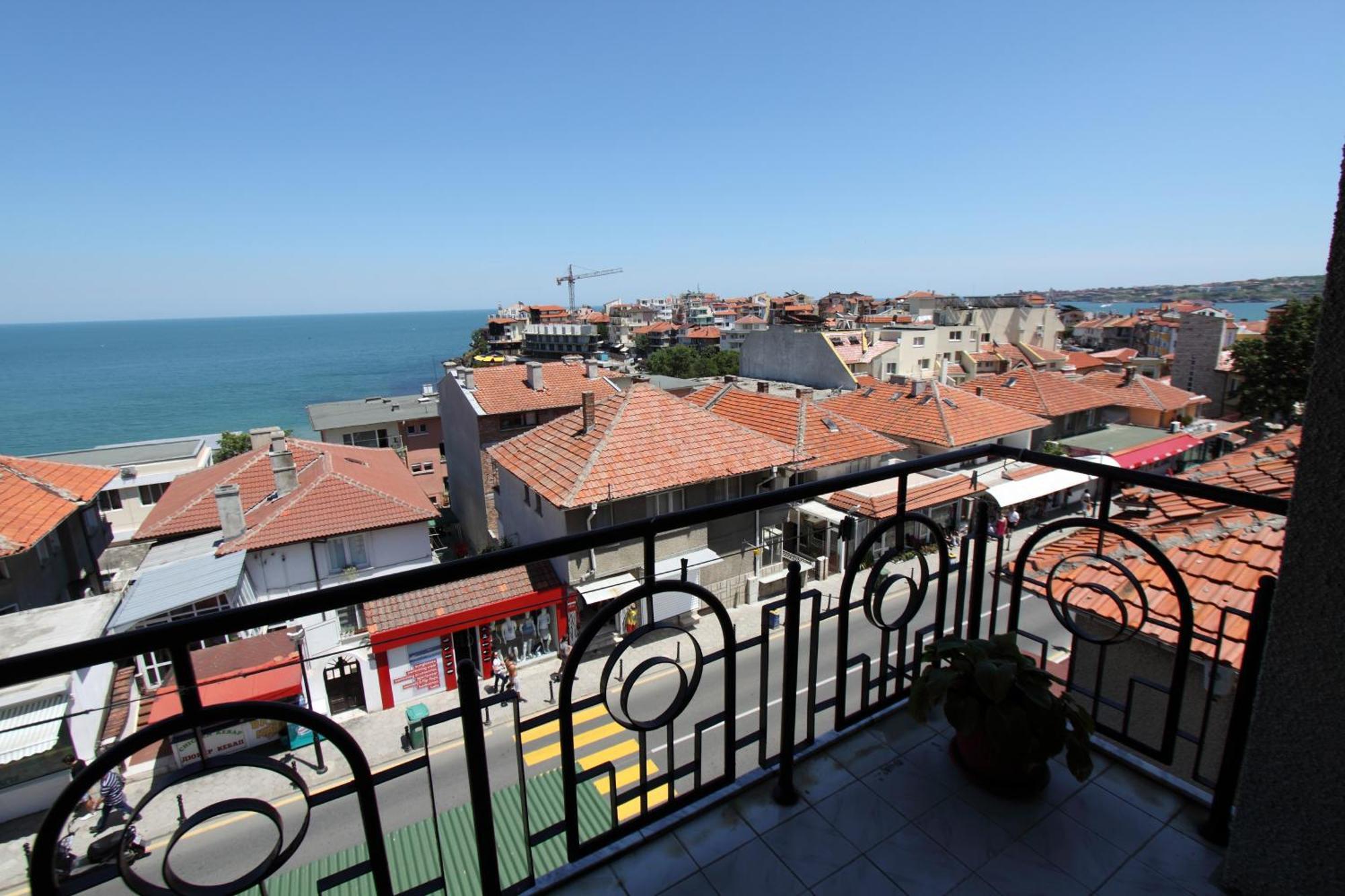 Family Hotel Verona Sozopol Bagian luar foto