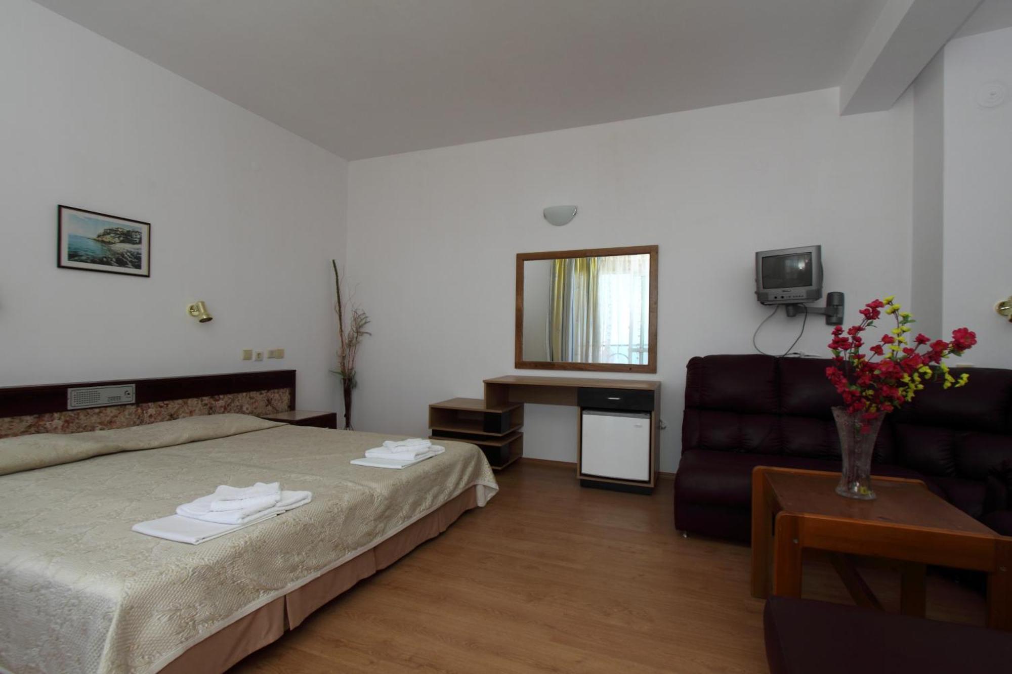 Family Hotel Verona Sozopol Bagian luar foto
