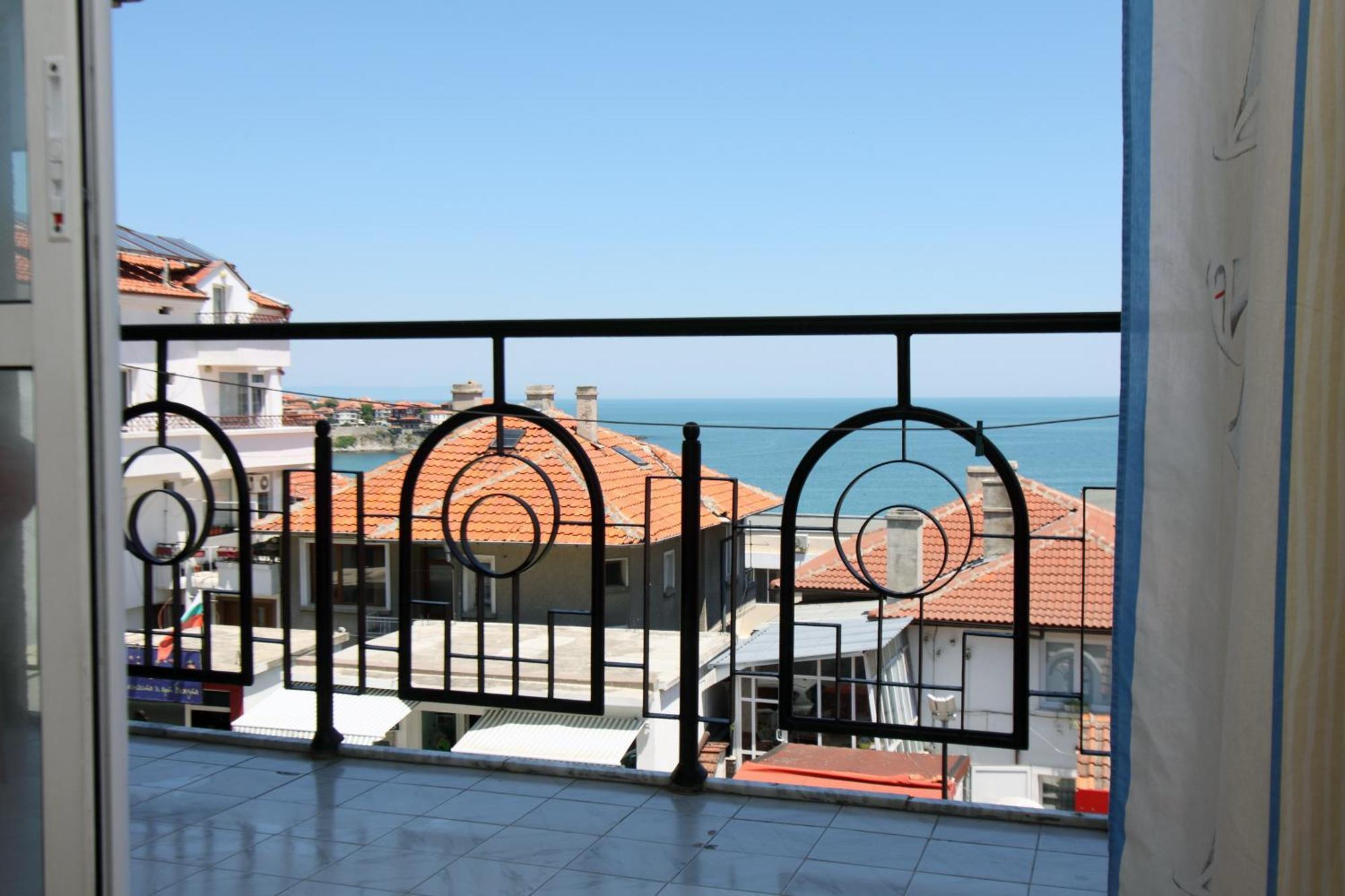 Family Hotel Verona Sozopol Bagian luar foto