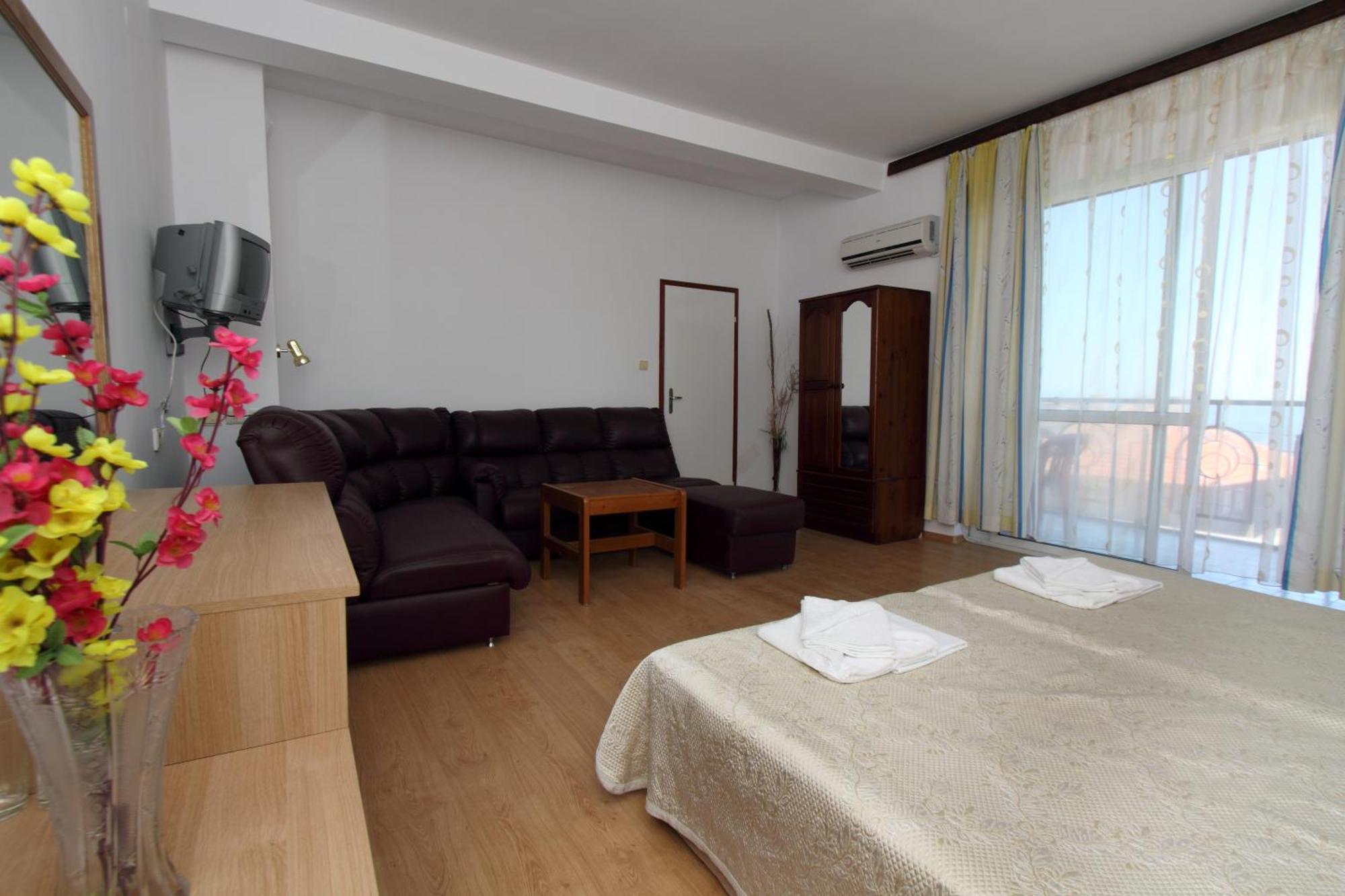 Family Hotel Verona Sozopol Bagian luar foto