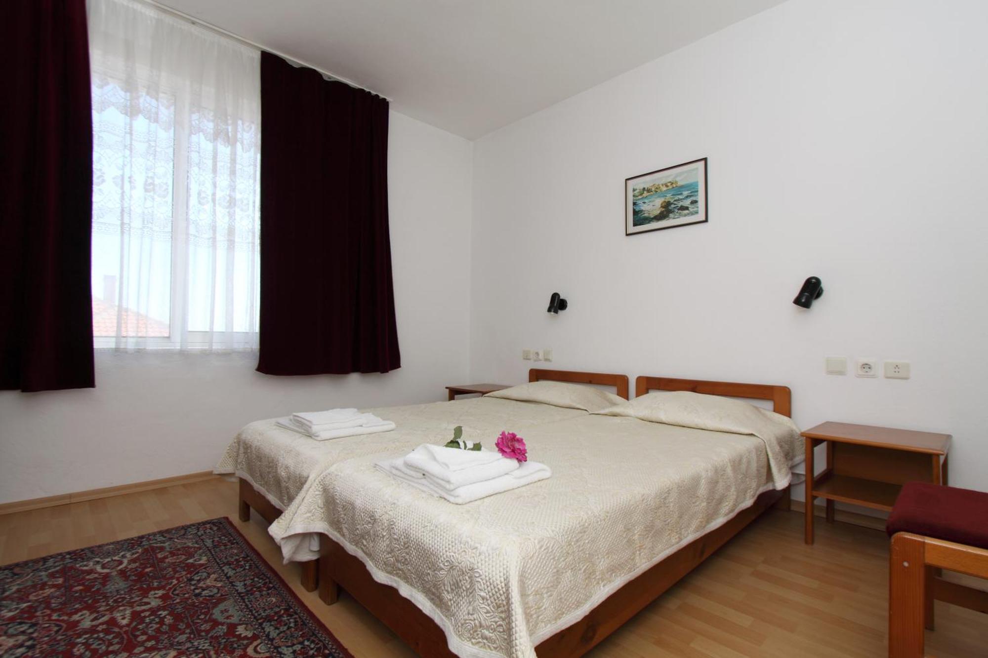 Family Hotel Verona Sozopol Bagian luar foto