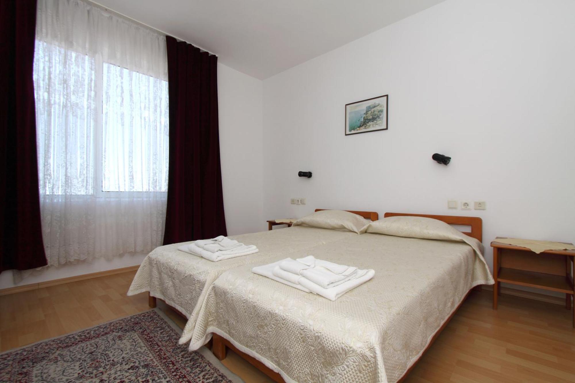 Family Hotel Verona Sozopol Bagian luar foto