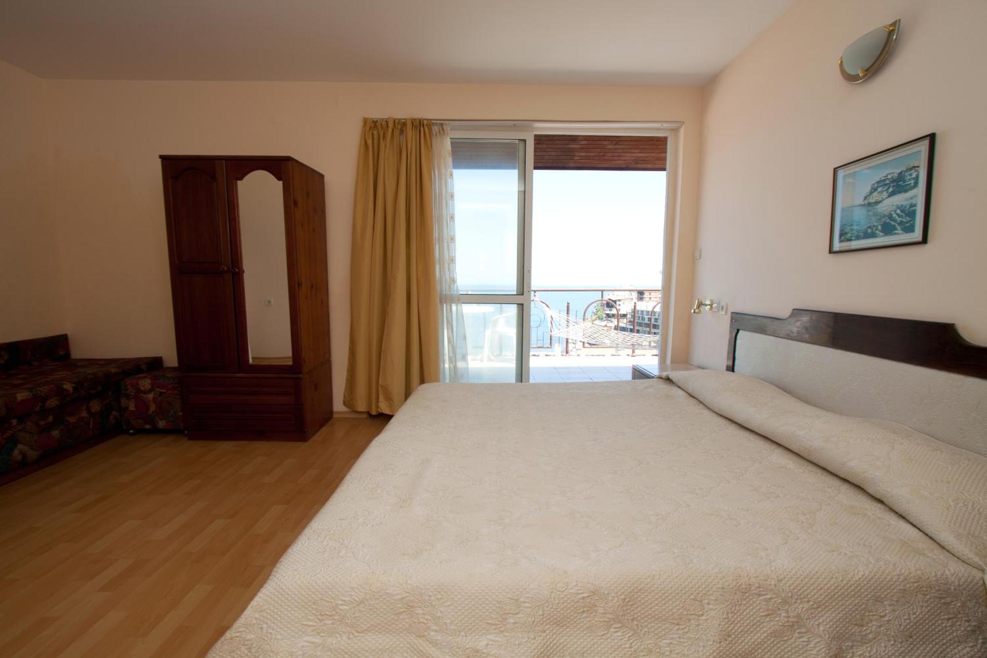 Family Hotel Verona Sozopol Bagian luar foto
