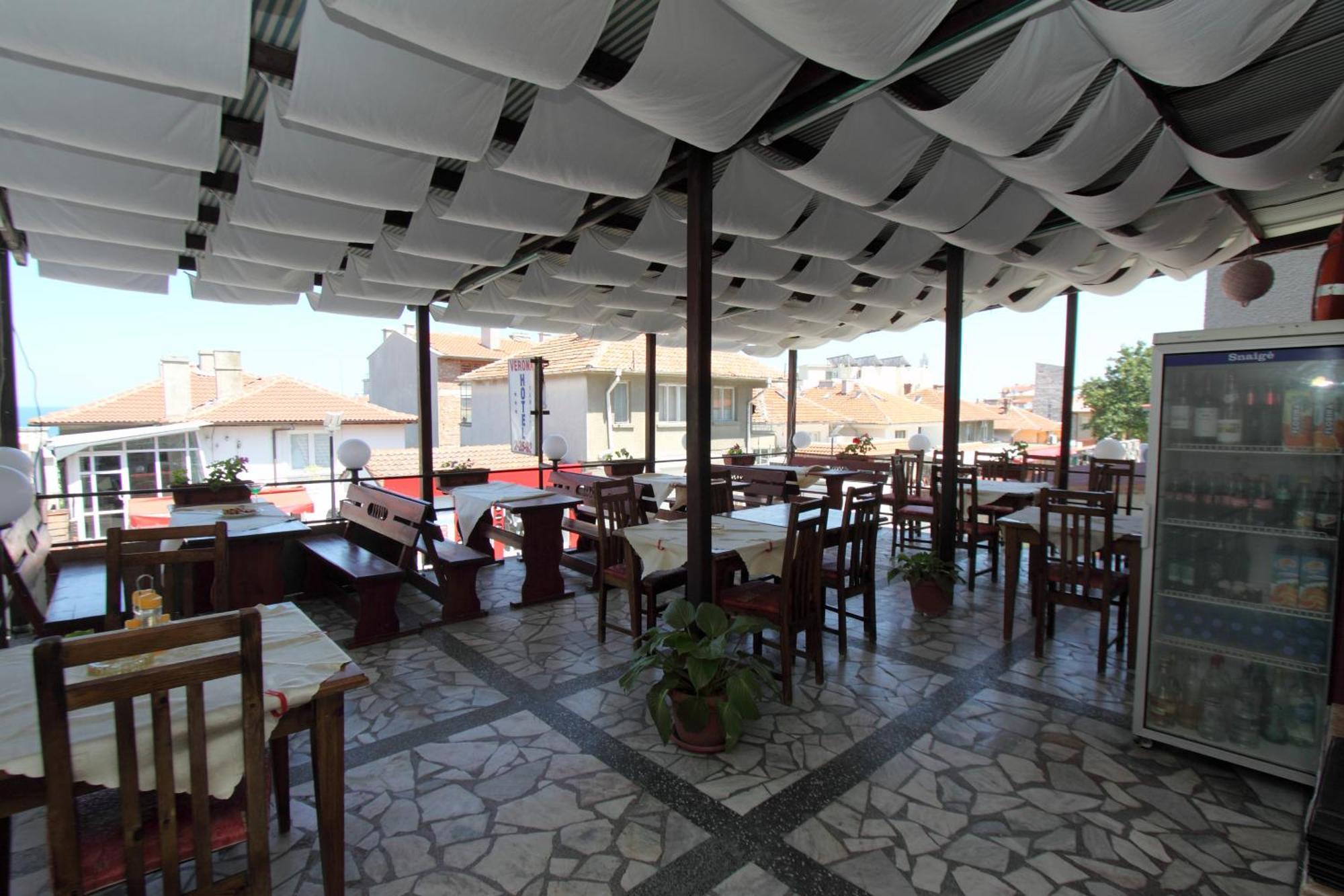Family Hotel Verona Sozopol Bagian luar foto