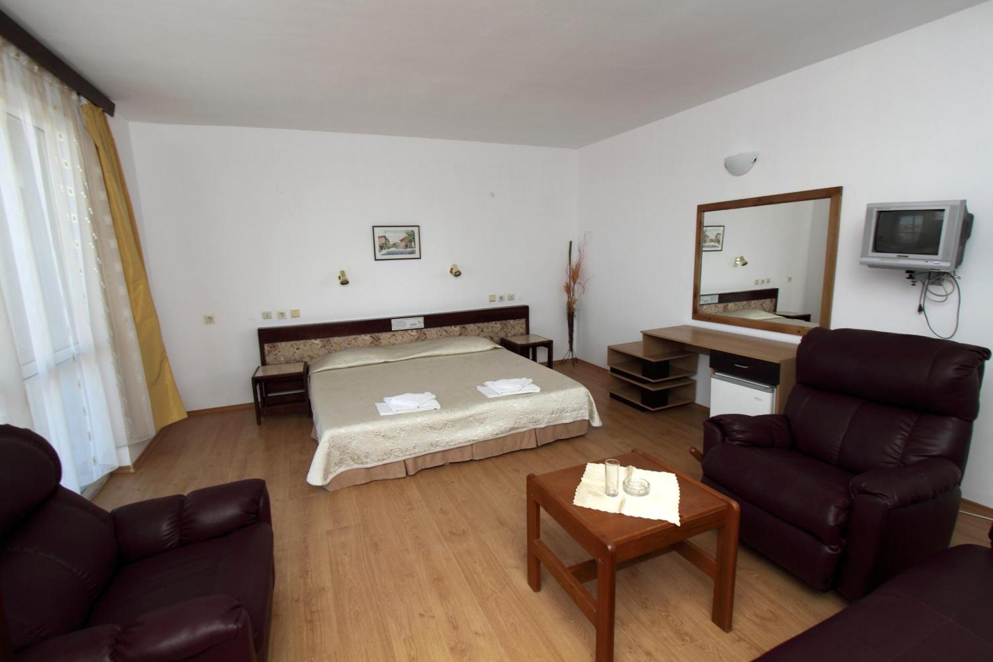 Family Hotel Verona Sozopol Bagian luar foto