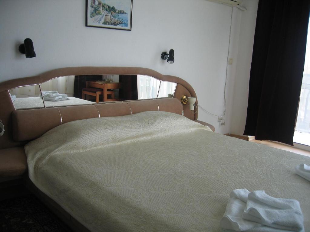 Family Hotel Verona Sozopol Bagian luar foto