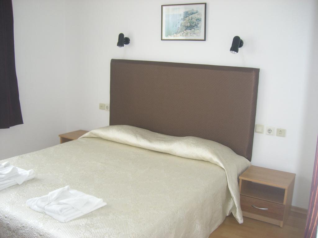 Family Hotel Verona Sozopol Ruang foto