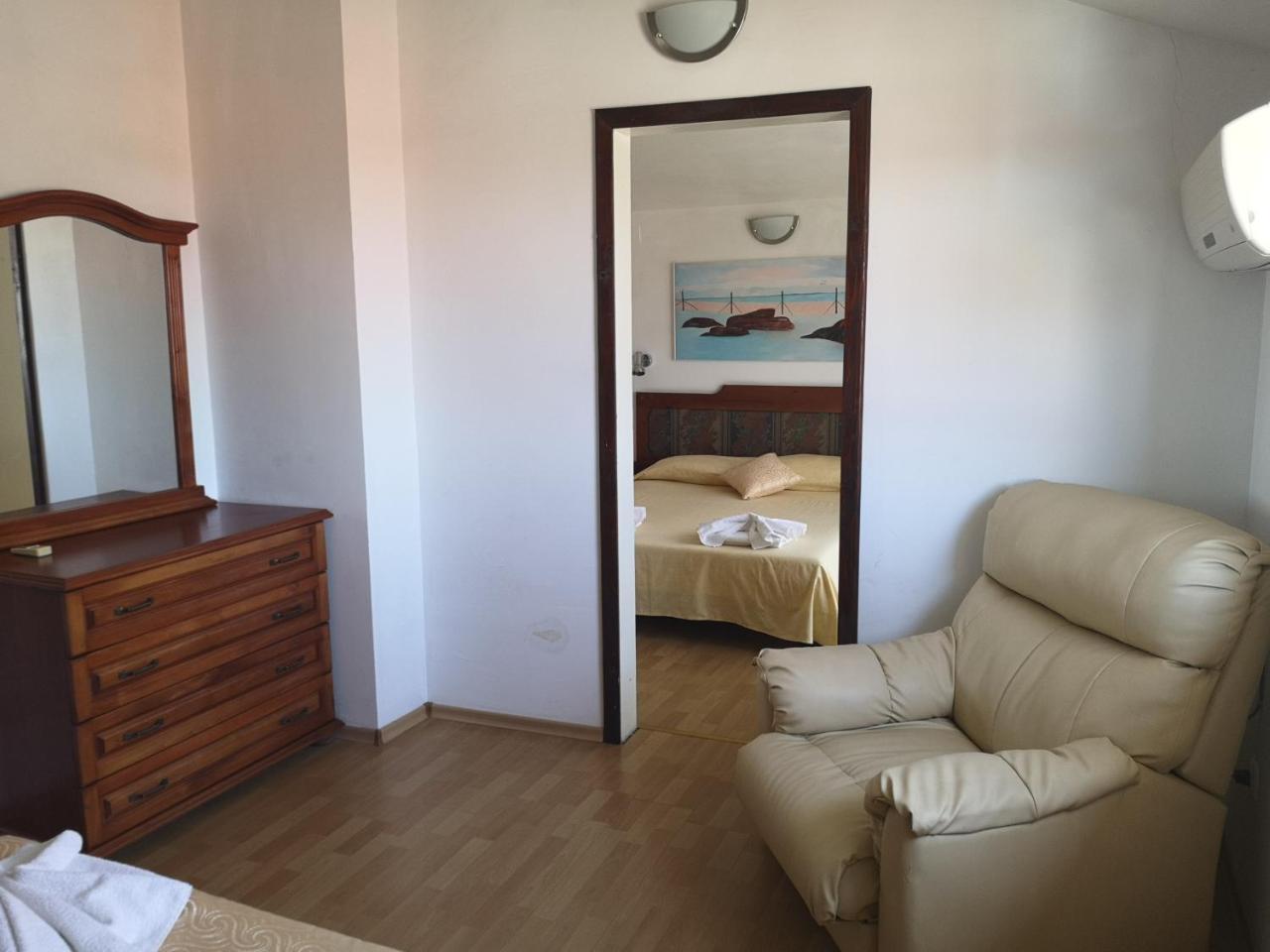 Family Hotel Verona Sozopol Bagian luar foto