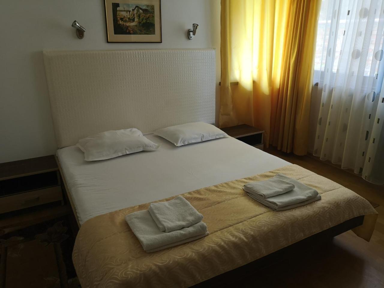 Family Hotel Verona Sozopol Bagian luar foto