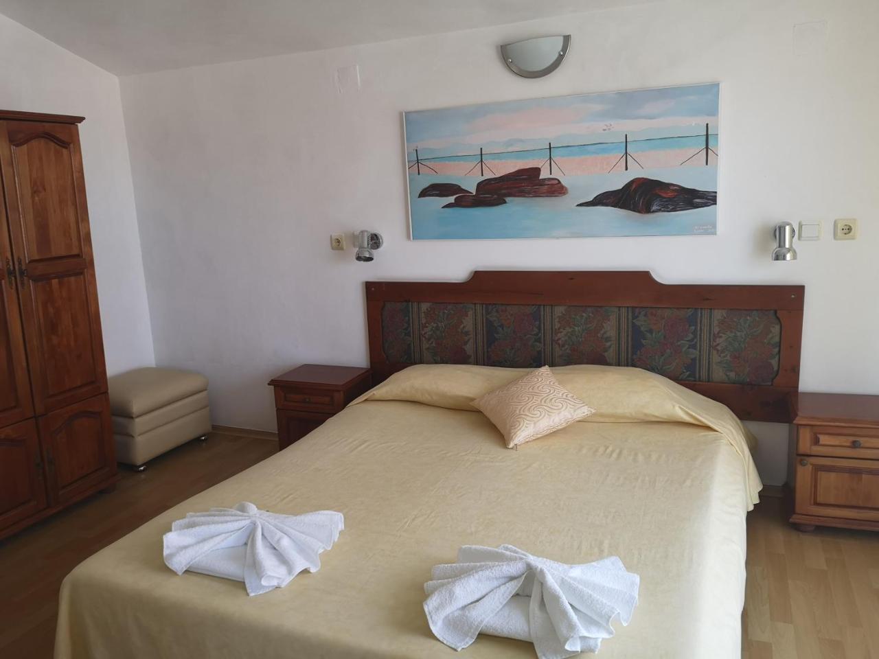 Family Hotel Verona Sozopol Bagian luar foto