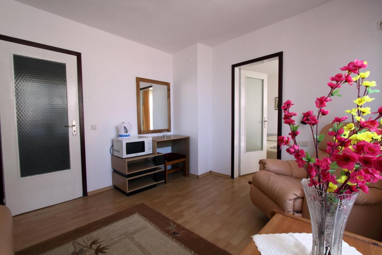 Family Hotel Verona Sozopol Bagian luar foto